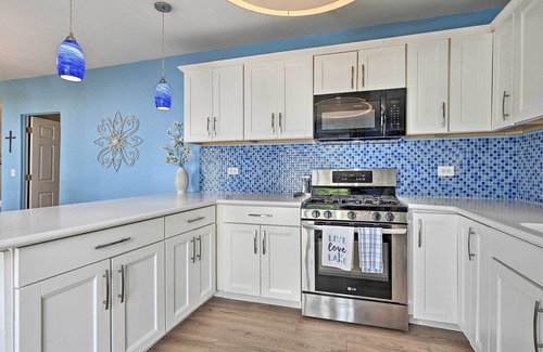 Friendship Casa | Breathtaking Castle Rock Lake Home: Waterfront Lot