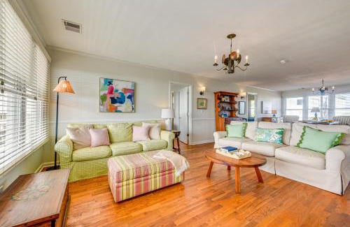 Ocean Isle Beach Casa | Home on Ocean Isle Beach with Catwalk and Deck