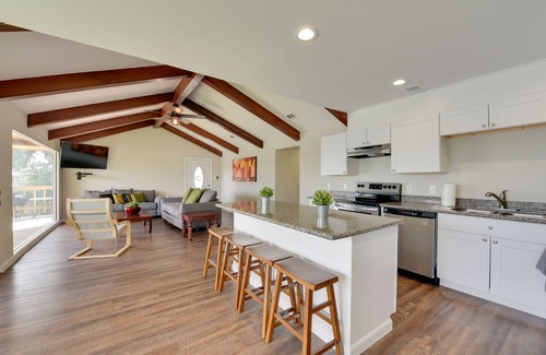 Barrett Casa | ¡NUEVO! San Jacinto River Home w / Deck, Juegos y Grill!