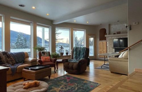 Juneau Casa | Home on the Hill at Kelli Creek