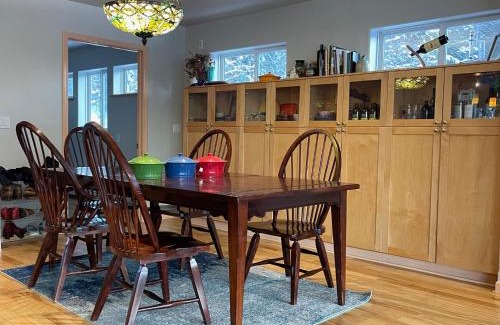 Juneau Casa | Home on the Hill at Kelli Creek