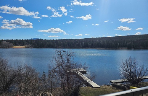 East Kootenay Casa | Home on the lake firepits & hot tub