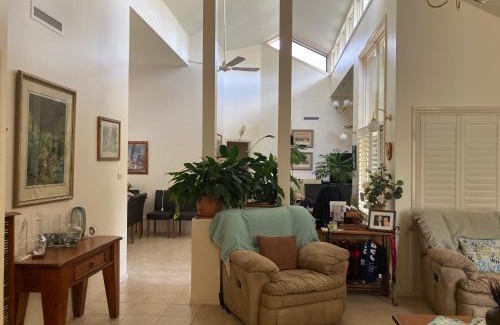 Swan Hill Casa | HOME STAY on HIGH King Bed - Private Home with Private Bathroom