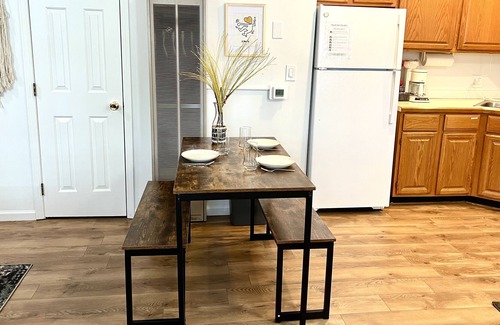 Norton Shores Apartamento | Home - studio style near Lake Harbor Park and Lk Michigan