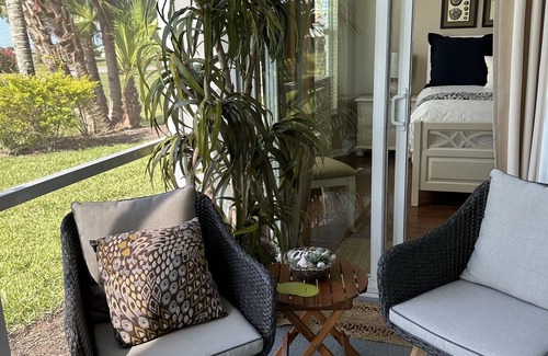 Naples Condominio | HOME SUITE HOME! Elegante 3 dormitorios, planta baja, vista al campo de golf