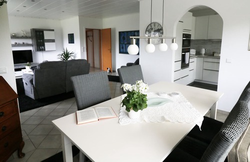 Niederkruechten Apartamento | Home Suite Home cerca de la frontera NL