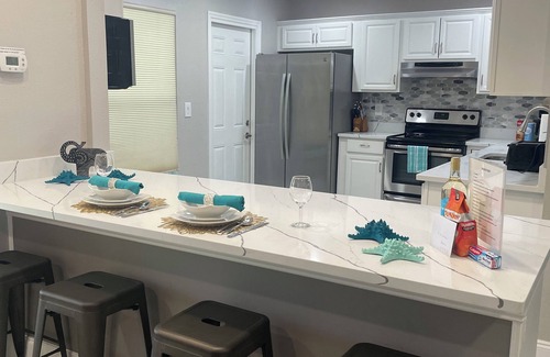 Seminole Casa | HOME SWEET HOME!☀️ HUGE HOT TUB. HEATED POOL! 7 miles to beach 4BD 2BA updated!