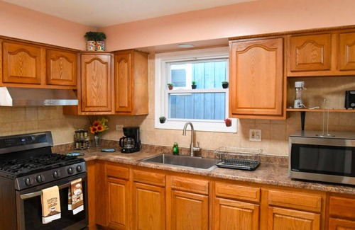 Skokie Casa | Home Sweet Home Spacious 4bed house with WiFi & Parking in fantastic Skokie