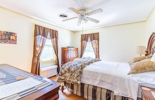 Lynchburg Casa | Home Sweet Home, Suite #2, near Liberty University, and Lynchburg Hospital, Deluxe Queen Size Bedroom