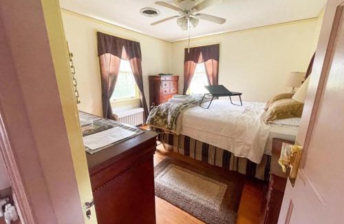 Lynchburg Casa | Home Sweet Home, Suite #2, near Liberty University, and Lynchburg Hospital, Deluxe Queen Size Bedroom