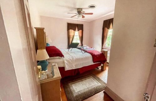 Lynchburg Casa | Home Sweet Home Suite #3, near Liberty University, and Lynchburg Hospital, Deluxe Queen Size Bedroom