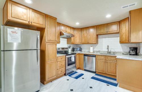 South Jordan Apartamento | Home Theater and Patio South Jordan Basement Unit