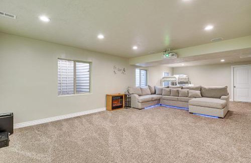 South Jordan Apartamento | Home Theater and Patio South Jordan Basement Unit