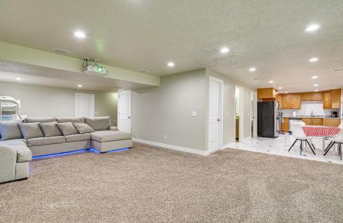 South Jordan Apartamento | Home Theater and Patio South Jordan Basement Unit