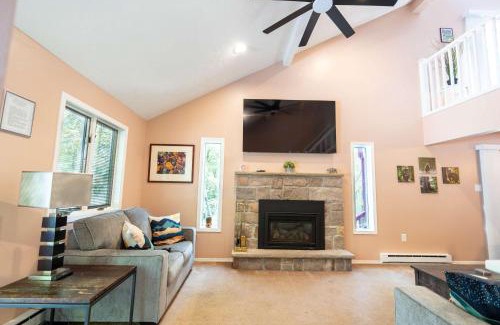 Albrightsville Casa | Home Tucked into Towamensing Trails