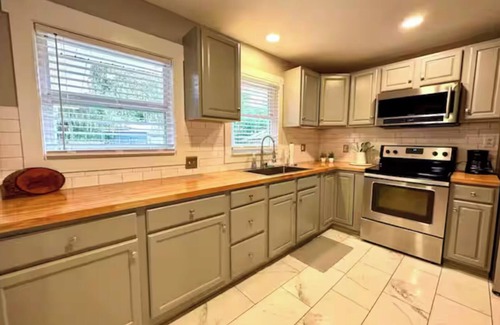 Beaufort Casa | Home Under The Oaks - Sleeps 6!