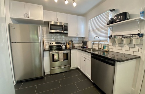 West Palm Beach Casa | Home w/bikes steps away from Intracoastal & Downtown