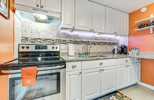 Northeast Tampa Casa | Home w/ Expansive Patio, 3 Mi to Busch Gardens!