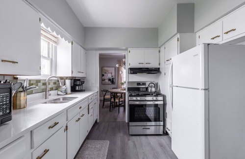 Parma Casa | Home w/ Hot-Tub and In-Unit Laundry