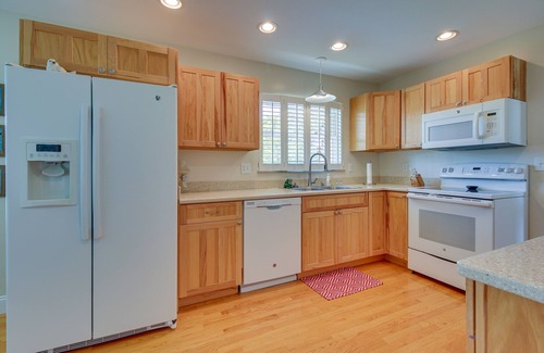 Williamstown Casa | Home w/ Hot Tub + Deck ~ 3 Mi to Ark Encounter!