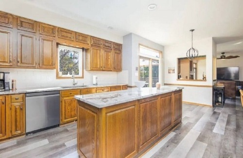 Clive Casa | Home w/Hot Tub -Spacious, Quiet Neighborhood Near Des Moines, IA.