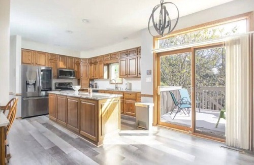 Clive Casa | Home w/Hot Tub -Spacious, Quiet Neighborhood Near Des Moines, IA.