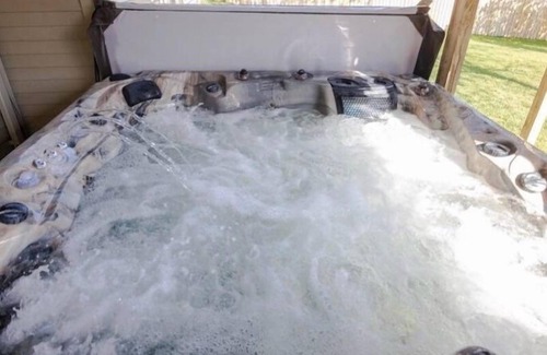 Clive Casa | Home w/Hot Tub -Spacious, Quiet Neighborhood Near Des Moines, IA.