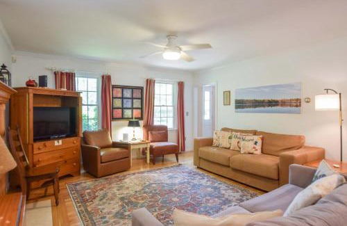 Harwich Casa | Home w outdoor spaces near Long Pond