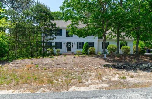Harwich Casa | Home w outdoor spaces near Long Pond