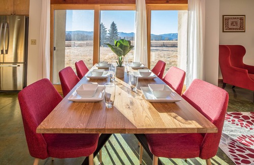 Bozeman Casa | Home w/river access & stunning views of the mountains in Gallatin Gateway - Le Ciel