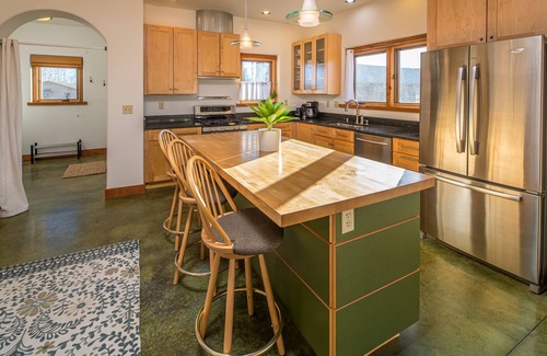 Bozeman Casa | Home w/river access & stunning views of the mountains in Gallatin Gateway - Le Ciel
