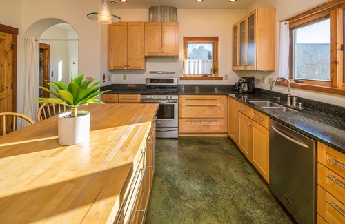 Bozeman Casa | Home w/river access & stunning views of the mountains in Gallatin Gateway - Le Ciel