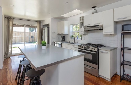 Logan Heights Apartamento | Home w Yard Right Outside of City!