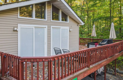 Thornhurst Casa | Home with a fireplace, gym, tennis, pool, beach access, game room & washer/dryer