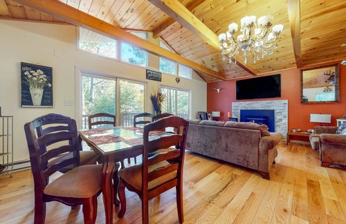Thornhurst Casa | Home with a fireplace, gym, tennis, pool, beach access, game room & washer/dryer