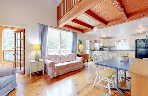 Bar Harbor Casa | ¡NUEVO LISTADO! Inicio con terraza, excelente ubicación en el corazón del Parque Nacional Acadia.