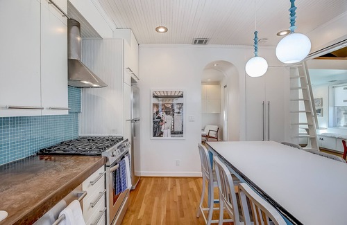 Chestnut Casa | Home with enclosed yard & central AC - dogs welcome