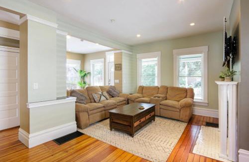 Weinland Park Casa | Home with Garage, Hot Tub, near OSU & Short North