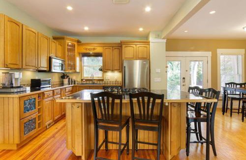 Weinland Park Casa | Home with Garage, Hot Tub, near OSU & Short North