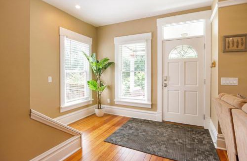 Weinland Park Casa | Home with Garage, Hot Tub, near OSU & Short North