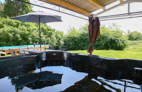 Forsbrook Casa | Home with HotTub near AltonTowers & Waterworld sot