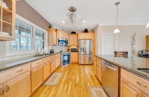North Shore Casa | LAKE Lookout: home with lake views!