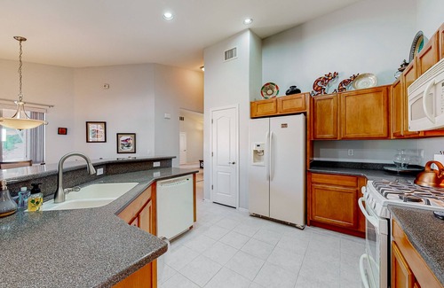 Marana Casa | Home with private outdoor space, grill, central AC, & washer/dryer