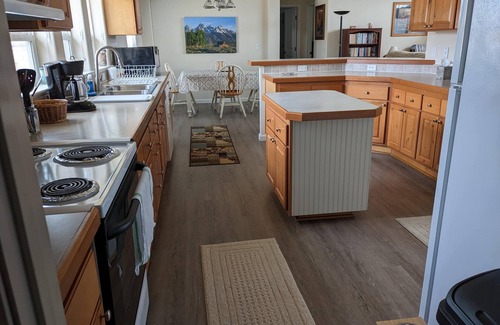 Stevensville Casa | Home with stunning mountain views in quiet rural neighborhood.