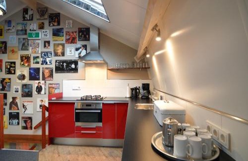 Easterlittens Casa | Home with Vinyls, Bikes and Waterways