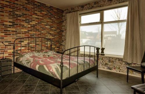 Easterlittens Casa | Home with Vinyls, Bikes and Waterways