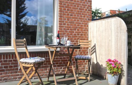 Easterlittens Casa | Home with Vinyls, Bikes and Waterways