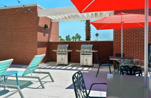 Florida Center Hotel | Home2 Suites By Hilton Orlando Near Universal