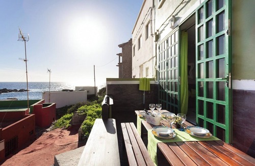 Guimar Chalet De Esquí | Home2Book Charming Sea Front House