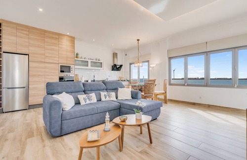 Playa de Arinaga Apartamento | Home2Book Coastal Retreat with Sea Views, Arinaga